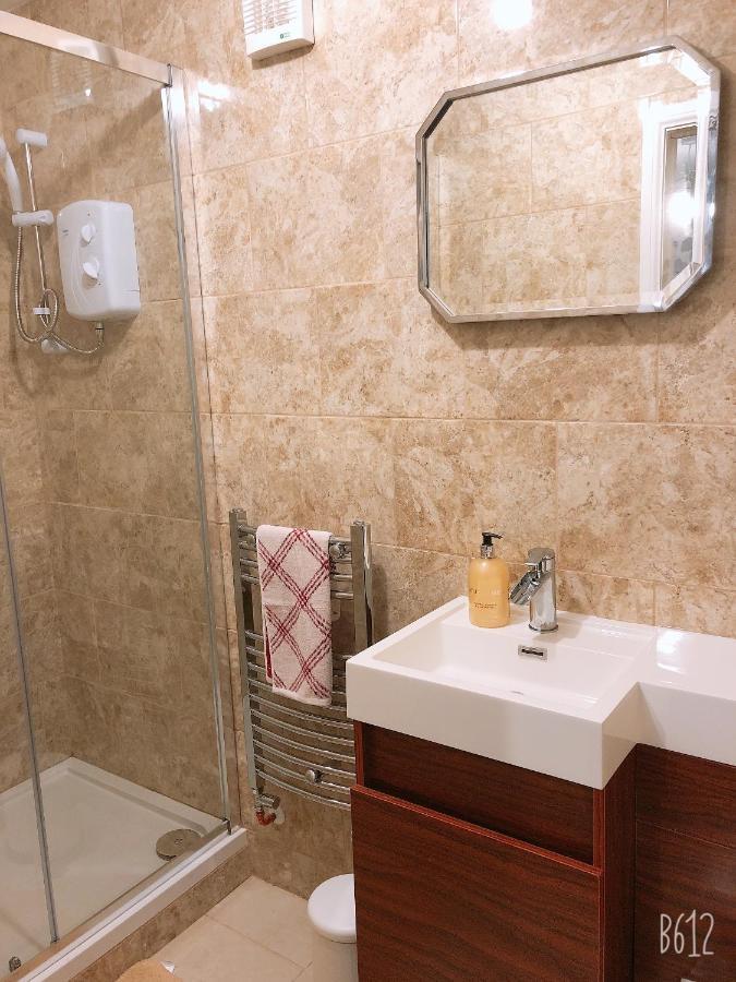 Flat 1 - Entire Modern Studio With En-Suite And Free Parking Close To Qmc, City Centre & Notts Uni 노팅엄 외부 사진