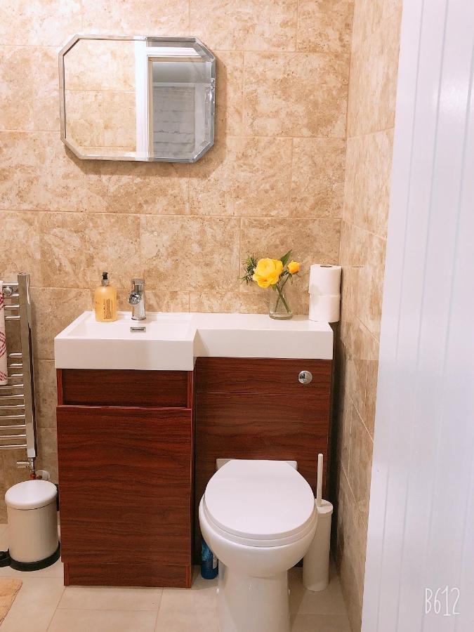 Flat 1 - Entire Modern Studio With En-Suite And Free Parking Close To Qmc, City Centre & Notts Uni 노팅엄 외부 사진